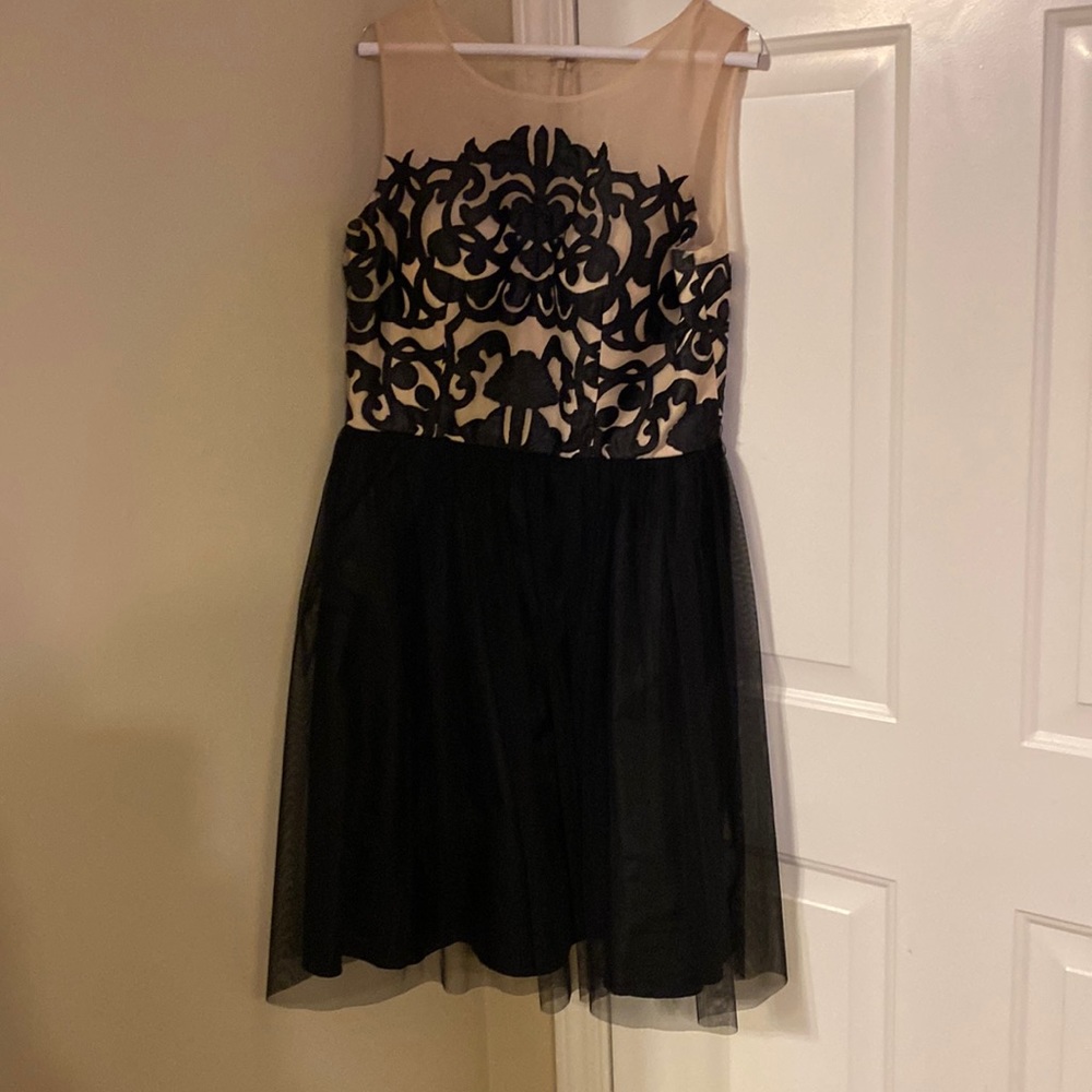 Black and nude lace formal knee length women’s sz. 12 dress